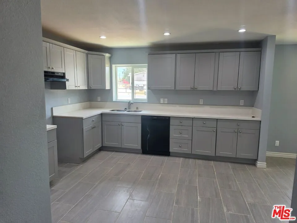 10107 E Avenue R14 Littlerock, CA 93543
