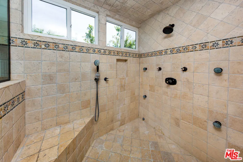9808 Hillgreen Place Beverly Hills, CA 90212