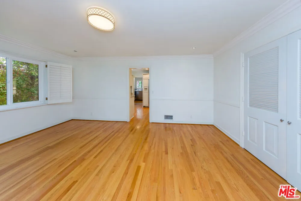 9808 Hillgreen Place Beverly Hills, CA 90212
