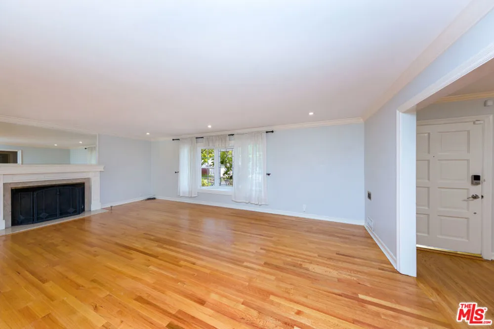 9808 Hillgreen Place Beverly Hills, CA 90212