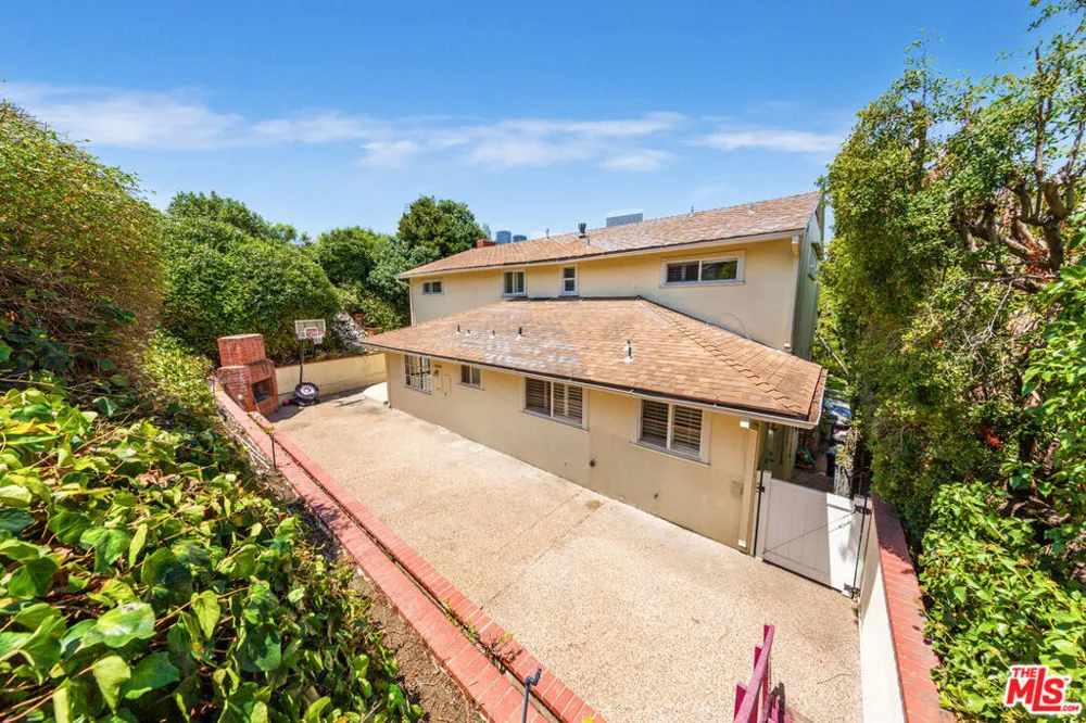9808 Hillgreen Place Beverly Hills, CA 90212