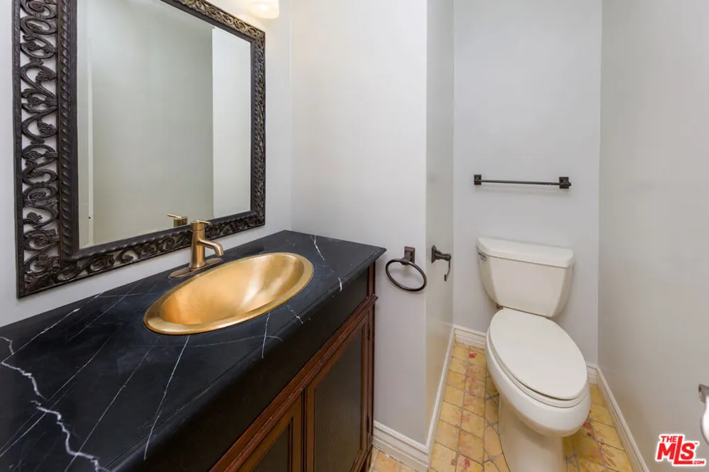 9808 Hillgreen Place Beverly Hills, CA 90212