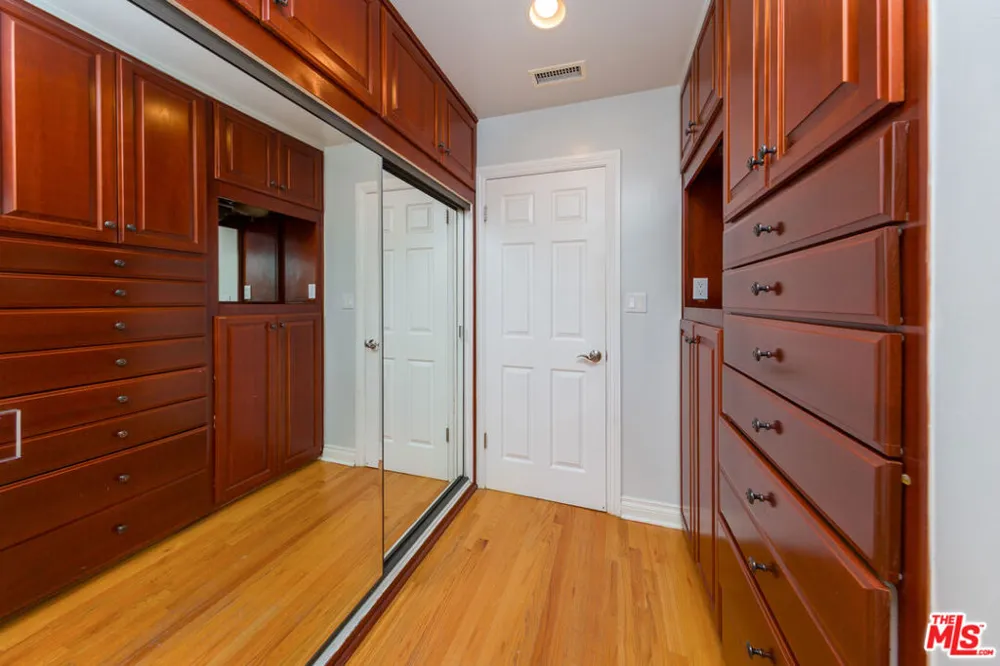 9808 Hillgreen Place Beverly Hills, CA 90212