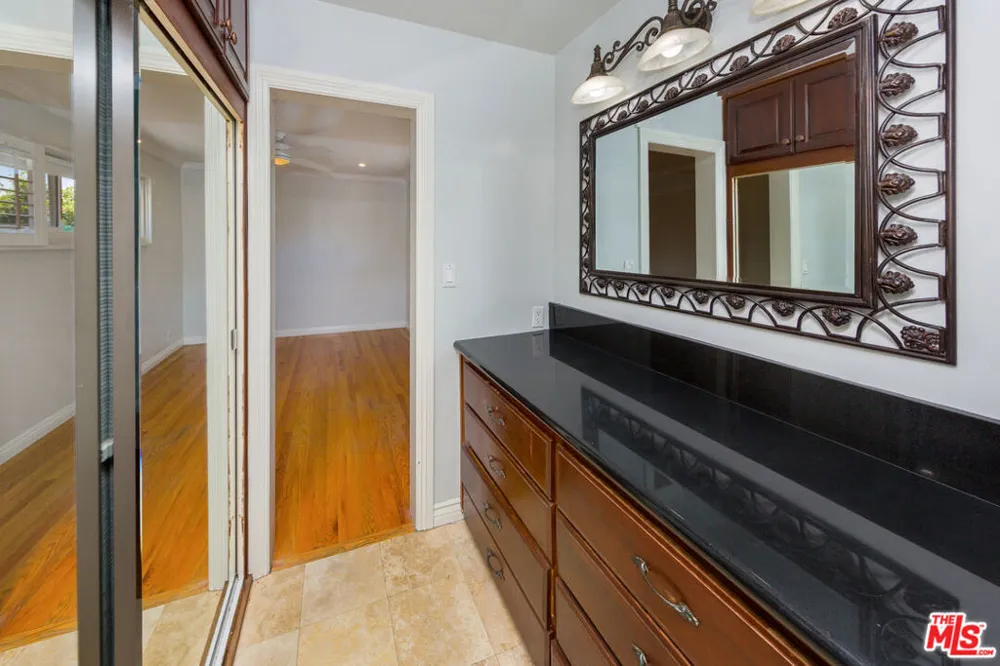 9808 Hillgreen Place Beverly Hills, CA 90212
