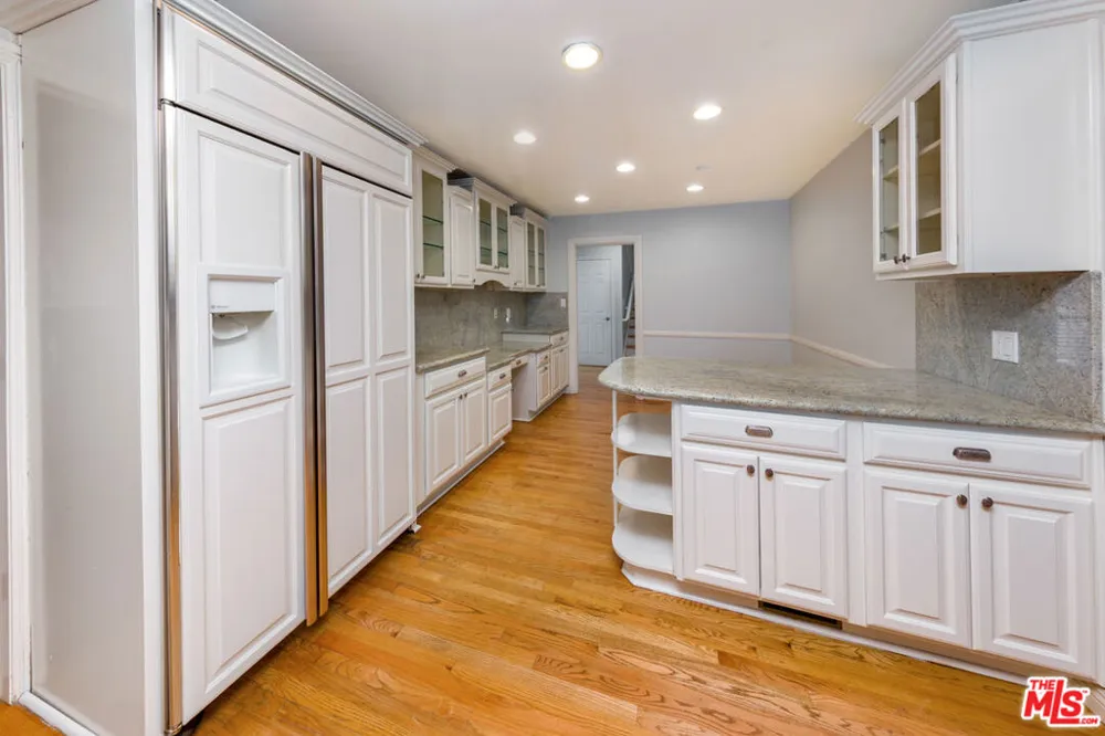 9808 Hillgreen Place Beverly Hills, CA 90212