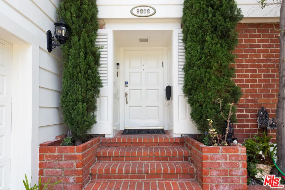 9808 Hillgreen Place Beverly Hills, CA 90212