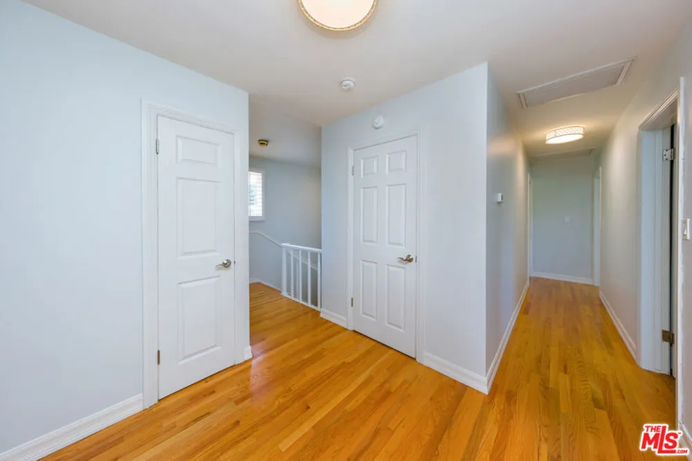 9808 Hillgreen Place Beverly Hills, CA 90212