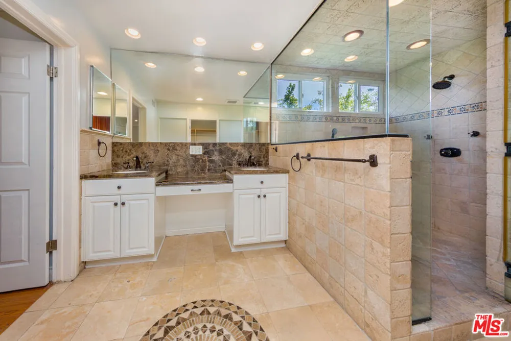 9808 Hillgreen Place Beverly Hills, CA 90212