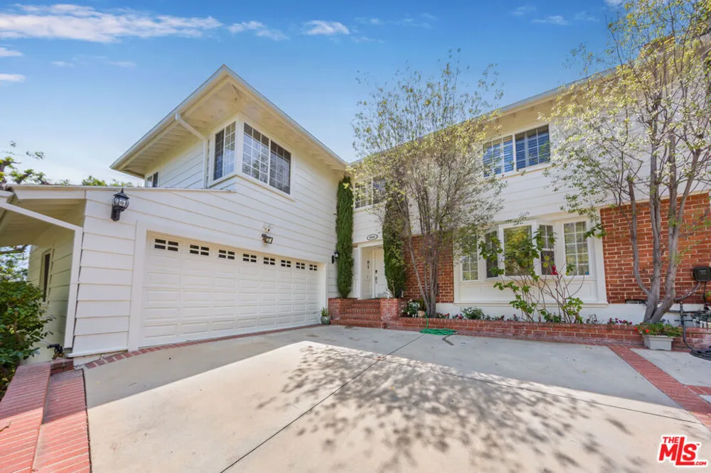 9808 Hillgreen Place Beverly Hills, CA 90212