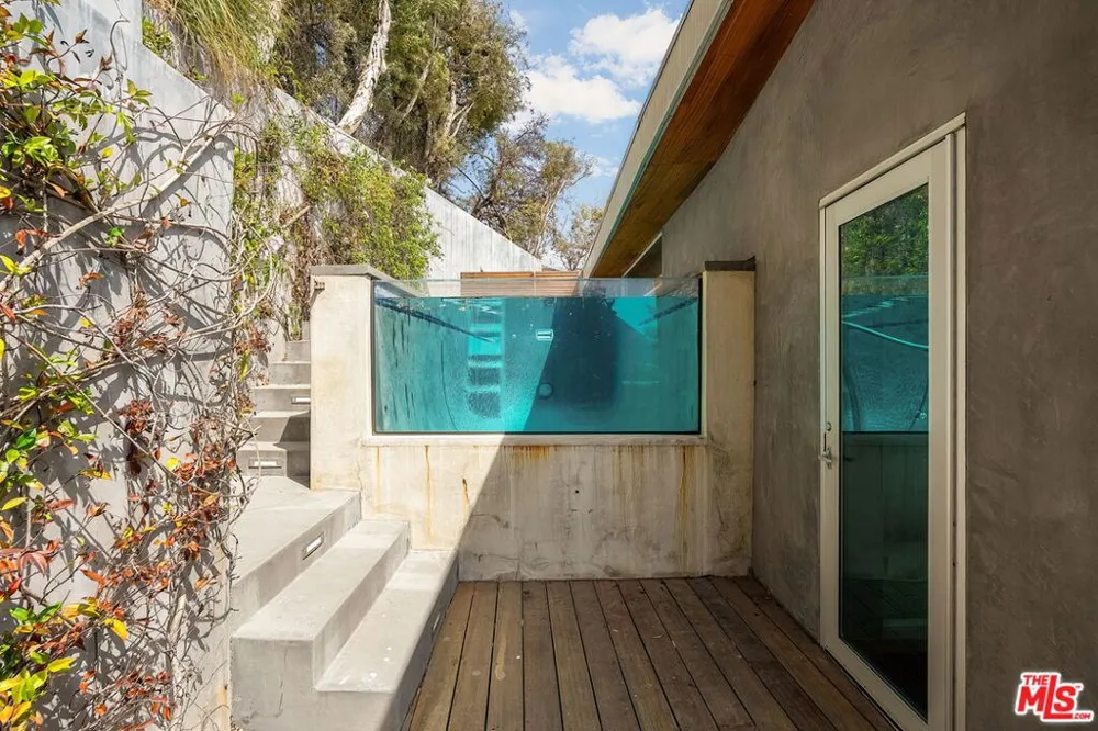 17415 Castellammare Drive Pacific Palisades, CA 90272