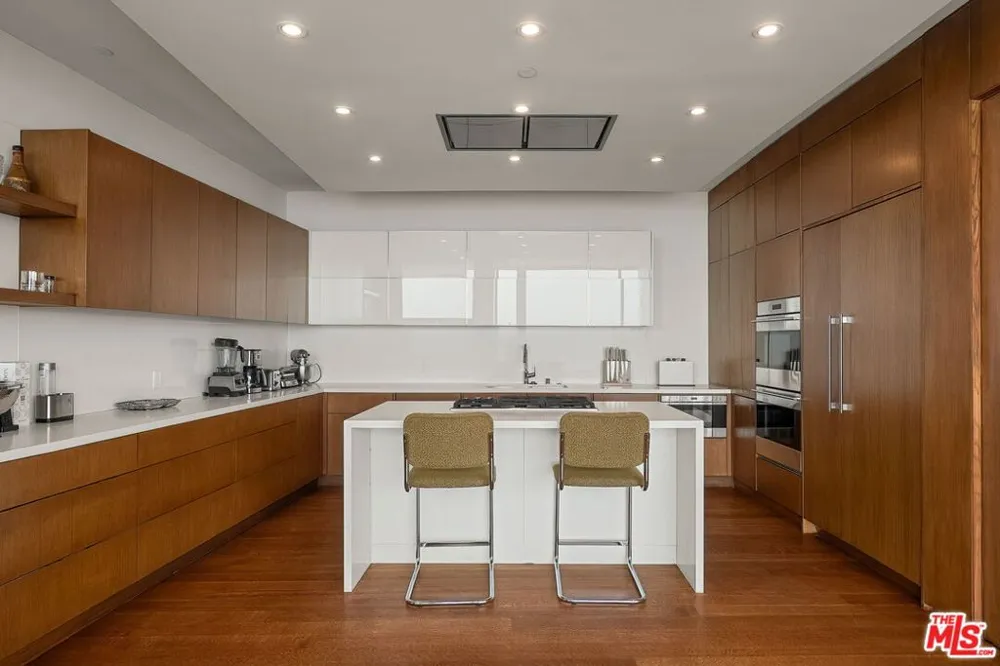 17415 Castellammare Drive Pacific Palisades, CA 90272