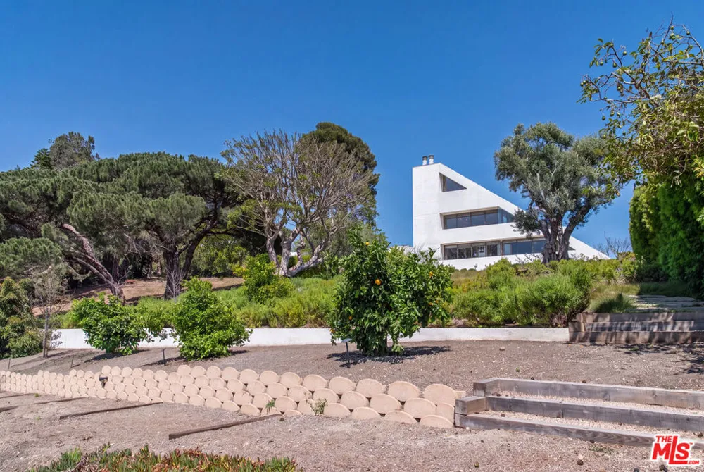 27553 pacific Coast Highway Malibu, CA 90265