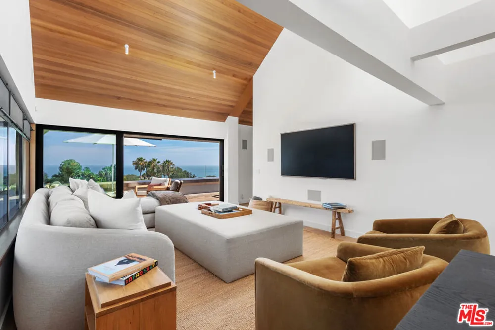 27553 pacific Coast Highway Malibu, CA 90265