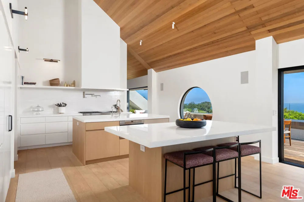 27553 pacific Coast Highway Malibu, CA 90265