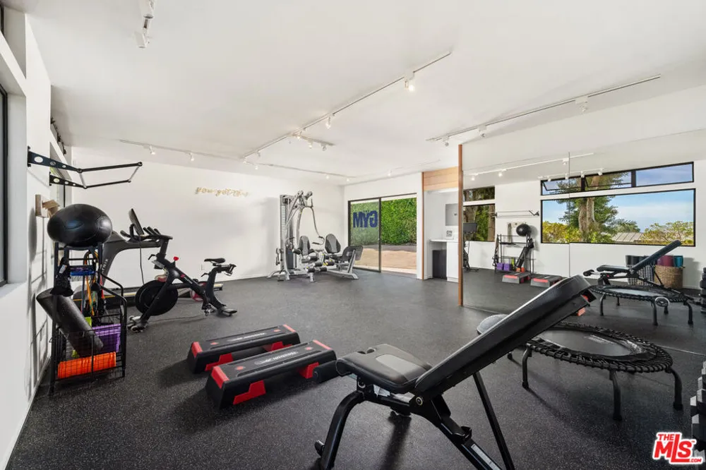 27553 pacific Coast Highway Malibu, CA 90265