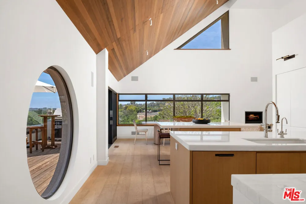 27553 pacific Coast Highway Malibu, CA 90265