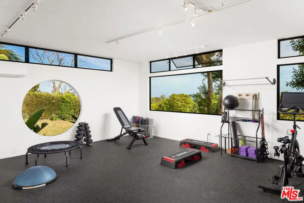 27553 pacific Coast Highway Malibu, CA 90265