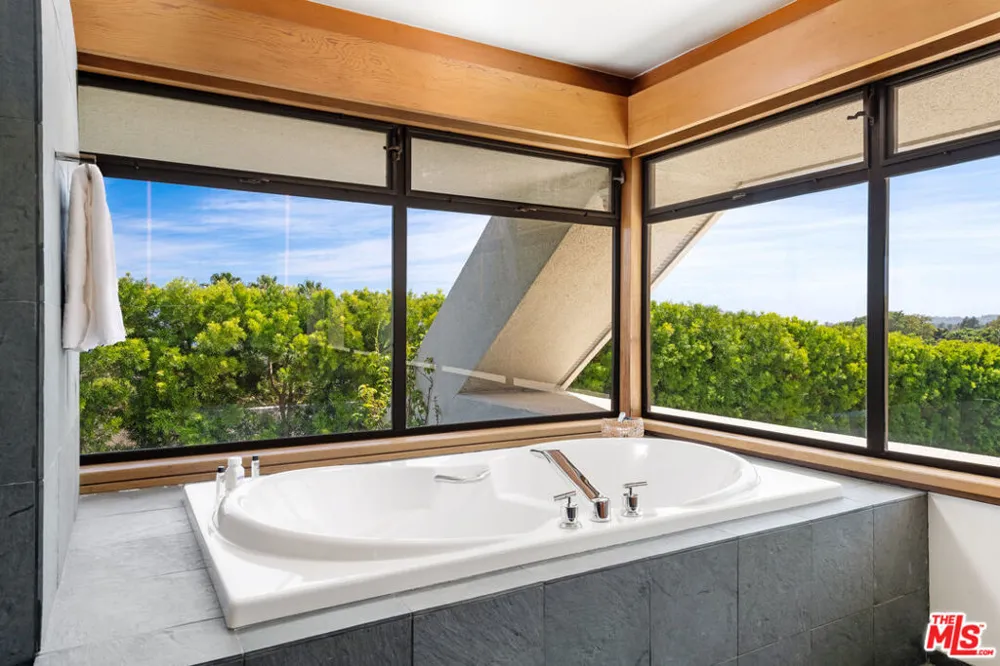 27553 pacific Coast Highway Malibu, CA 90265