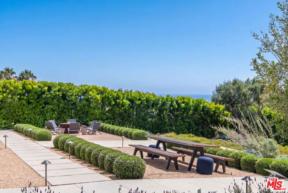 27553 pacific Coast Highway Malibu, CA 90265