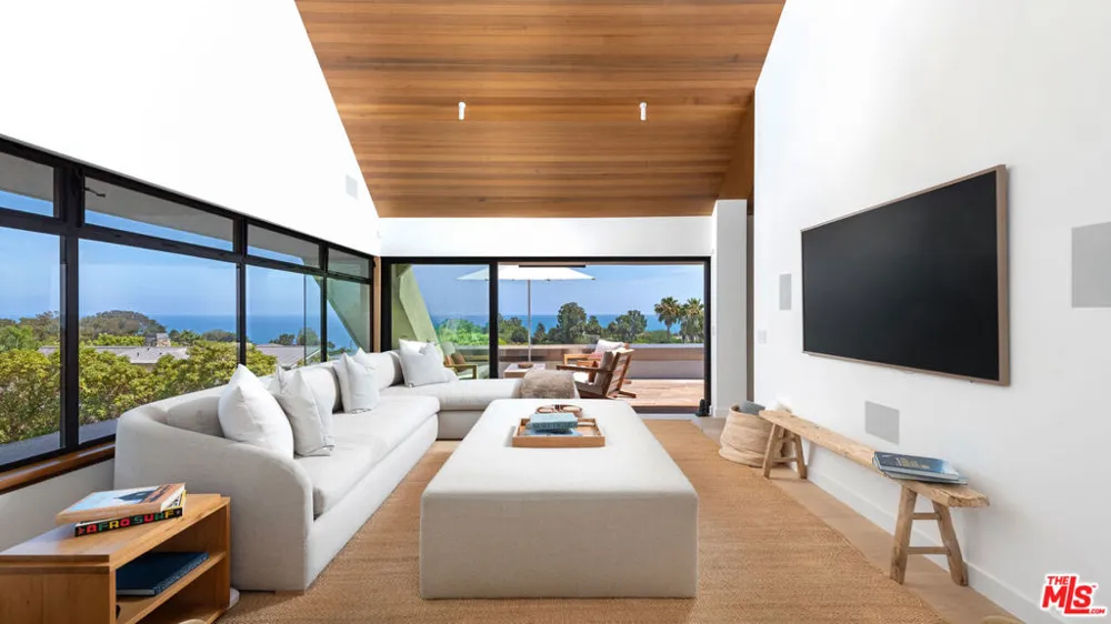 27553 pacific Coast Highway Malibu, CA 90265