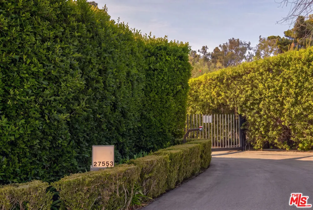 27553 pacific Coast Highway Malibu, CA 90265
