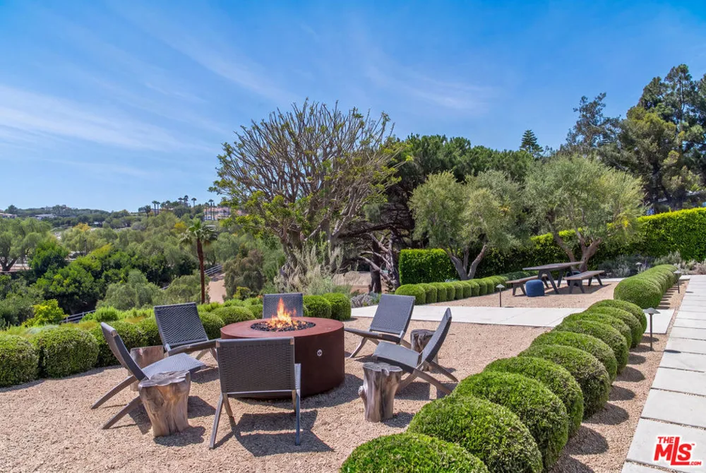 27553 pacific Coast Highway Malibu, CA 90265