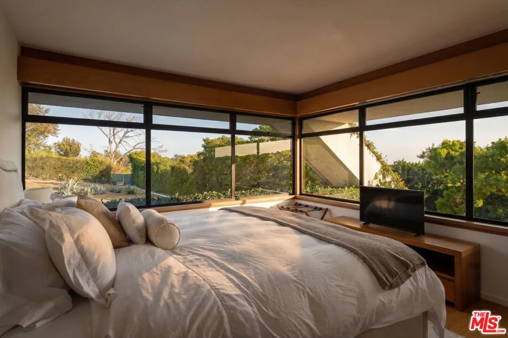 27553 pacific Coast Highway Malibu, CA 90265