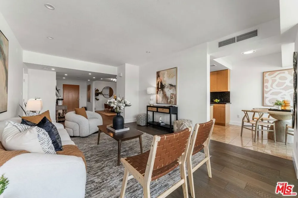 13600 Marina Pointe Drive #1904 Marina del Rey, CA 90292