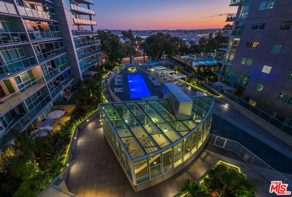 13600 Marina Pointe Drive #1904 Marina del Rey, CA 90292
