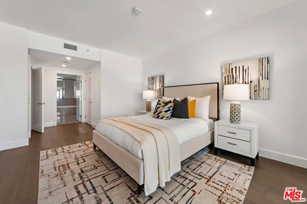 13600 Marina Pointe Drive #1904 Marina del Rey, CA 90292