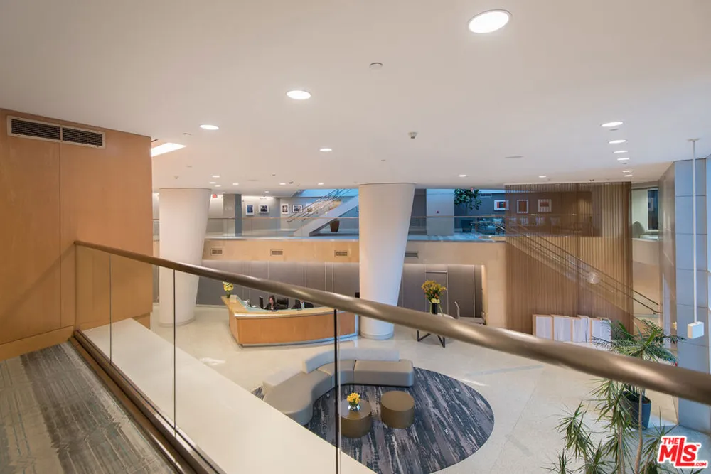 13600 Marina Pointe Drive #1904 Marina del Rey, CA 90292