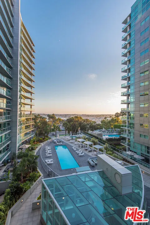 13600 Marina Pointe Drive #1904 Marina del Rey, CA 90292