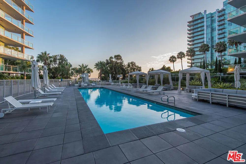 13600 Marina Pointe Drive #1904 Marina del Rey, CA 90292