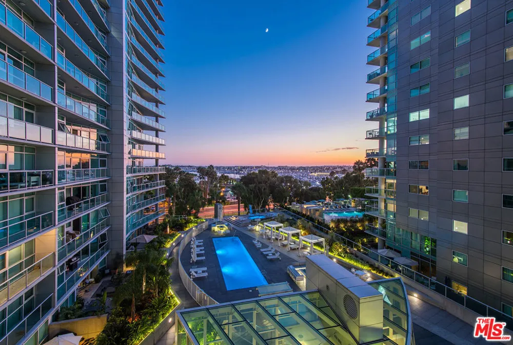 13600 Marina Pointe Drive #1904 Marina del Rey, CA 90292