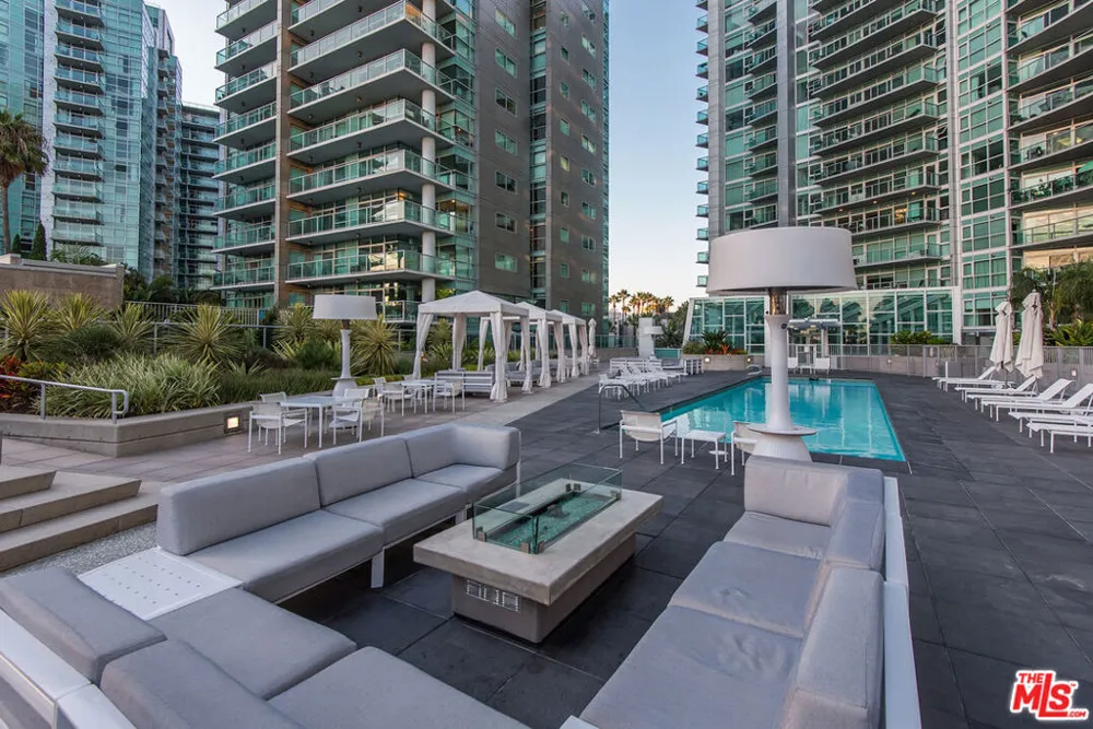 13600 Marina Pointe Drive #1904 Marina del Rey, CA 90292