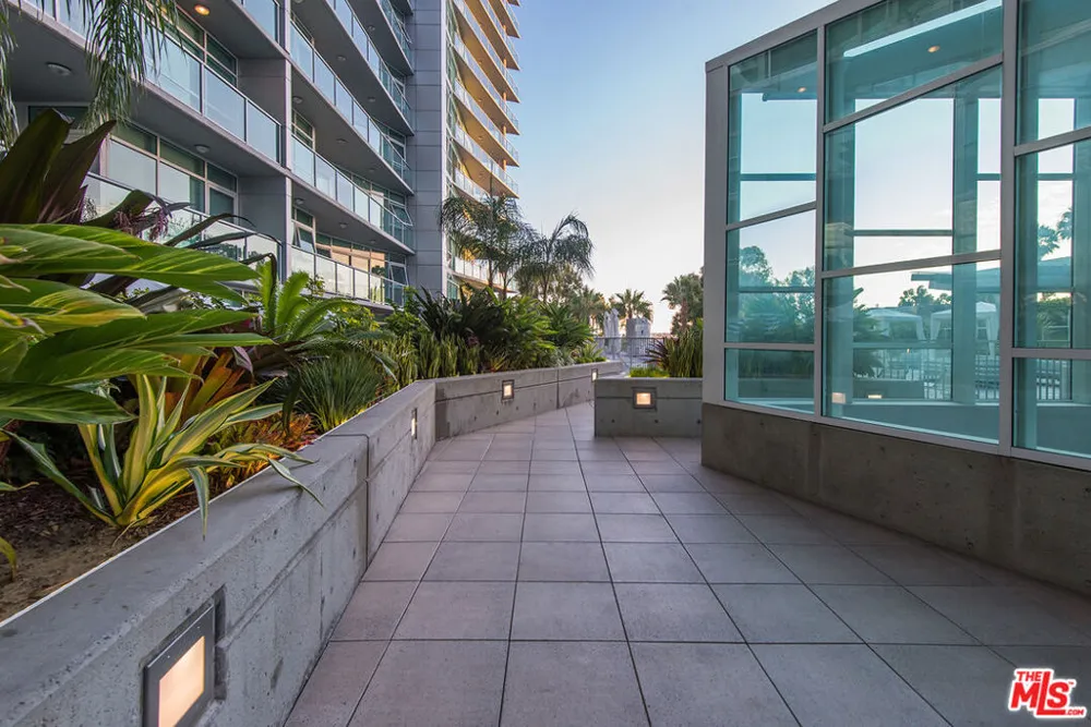 13600 Marina Pointe Drive #1904 Marina del Rey, CA 90292