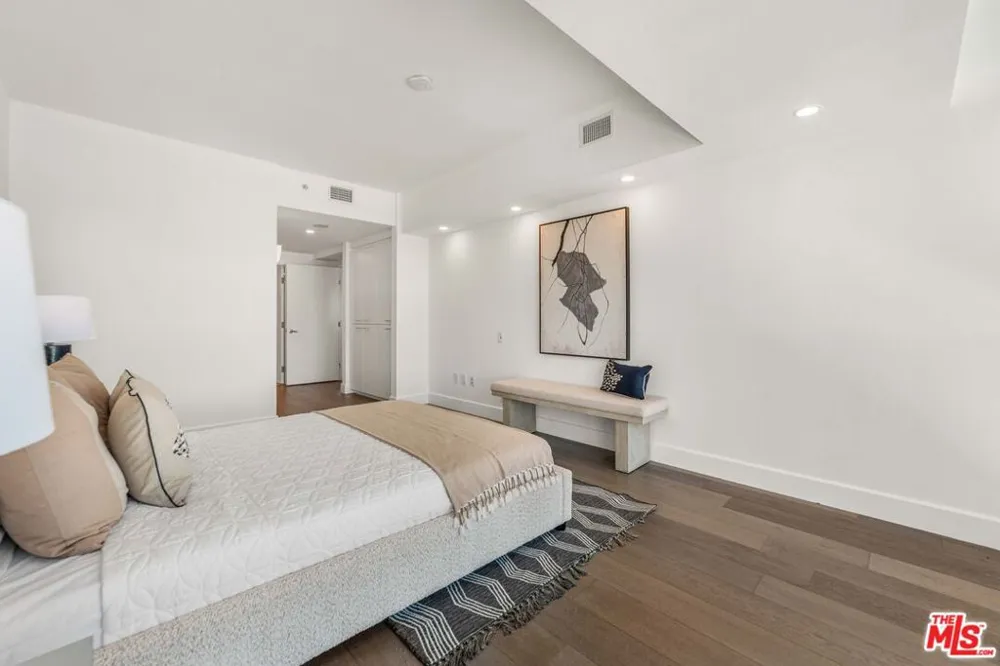 13600 Marina Pointe Drive #1904 Marina del Rey, CA 90292