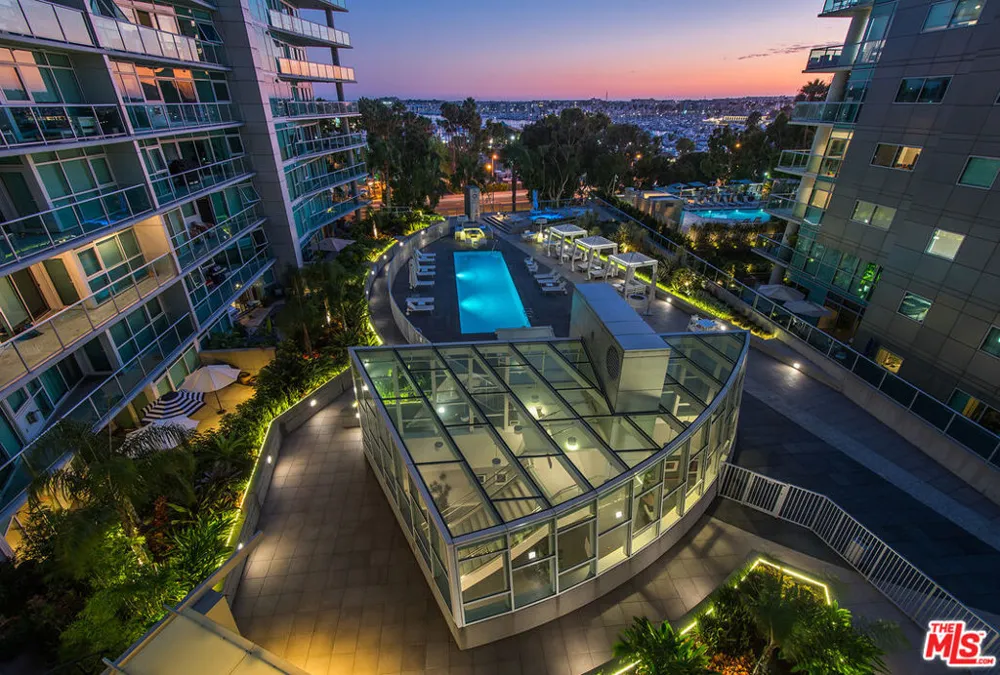 13600 Marina Pointe Drive #1904 Marina del Rey, CA 90292