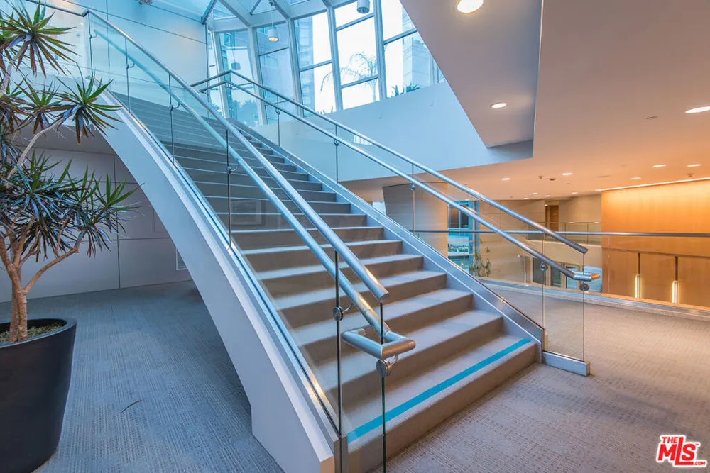 13600 Marina Pointe Drive #1904 Marina del Rey, CA 90292