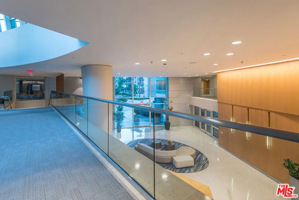 13600 Marina Pointe Drive #1904 Marina del Rey, CA 90292