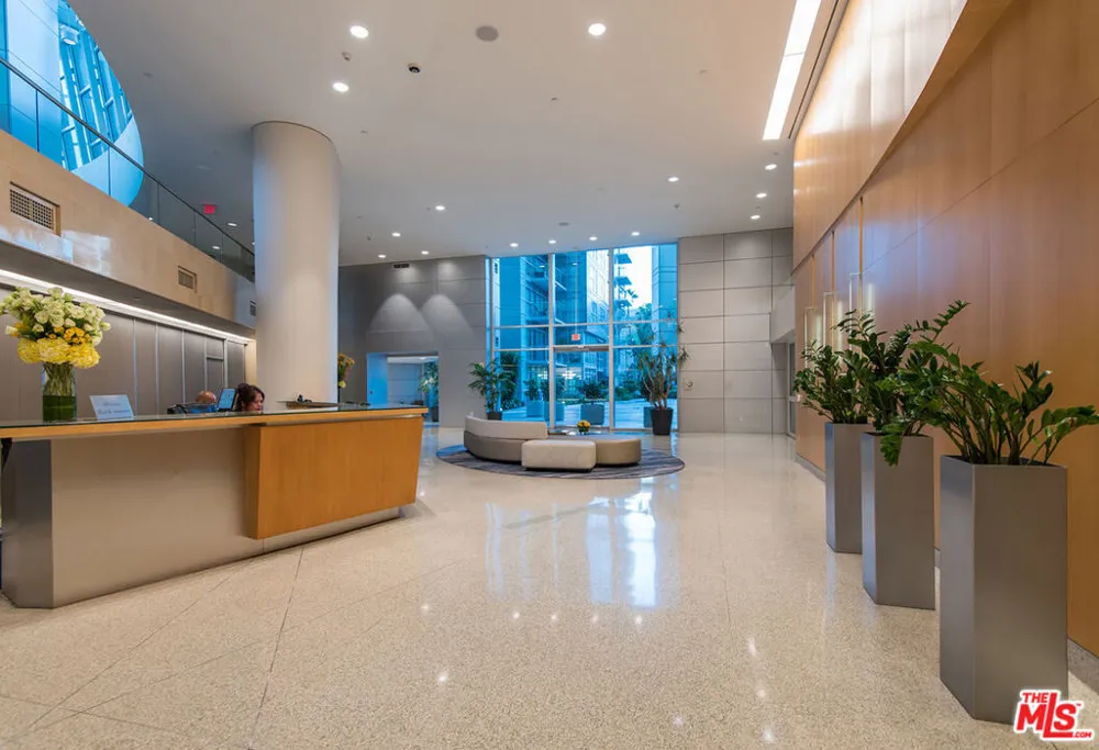 13600 Marina Pointe Drive #1904 Marina del Rey, CA 90292