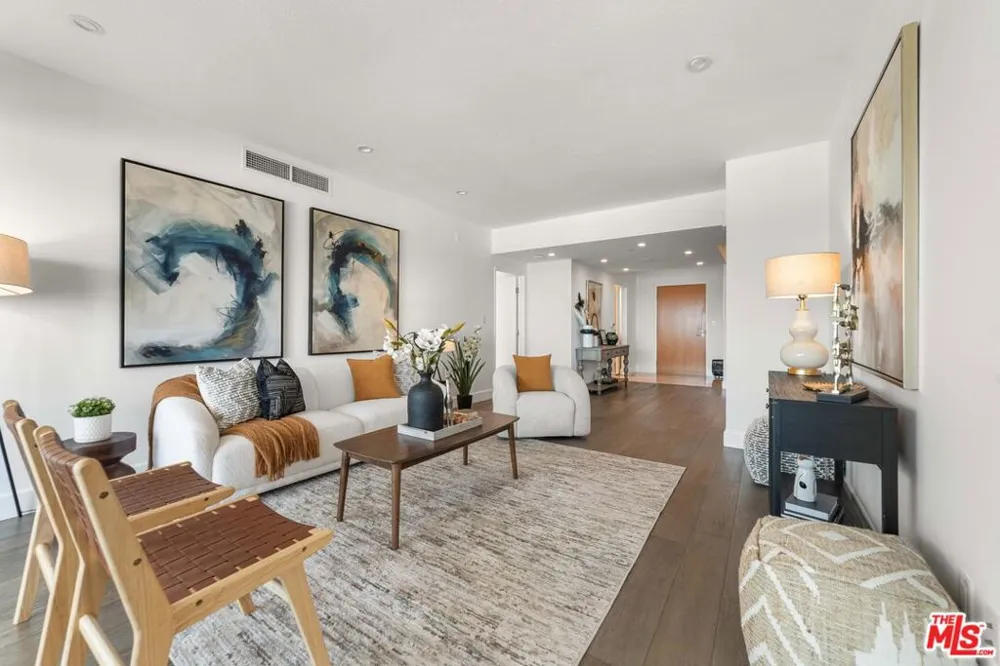 13600 Marina Pointe Drive #1904 Marina del Rey, CA 90292