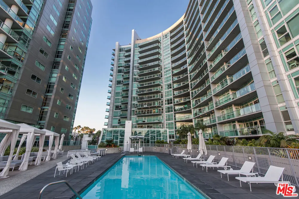 13600 Marina Pointe Drive #1904 Marina del Rey, CA 90292