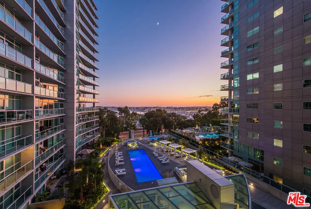 13600 Marina Pointe Drive #1904 Marina del Rey, CA 90292