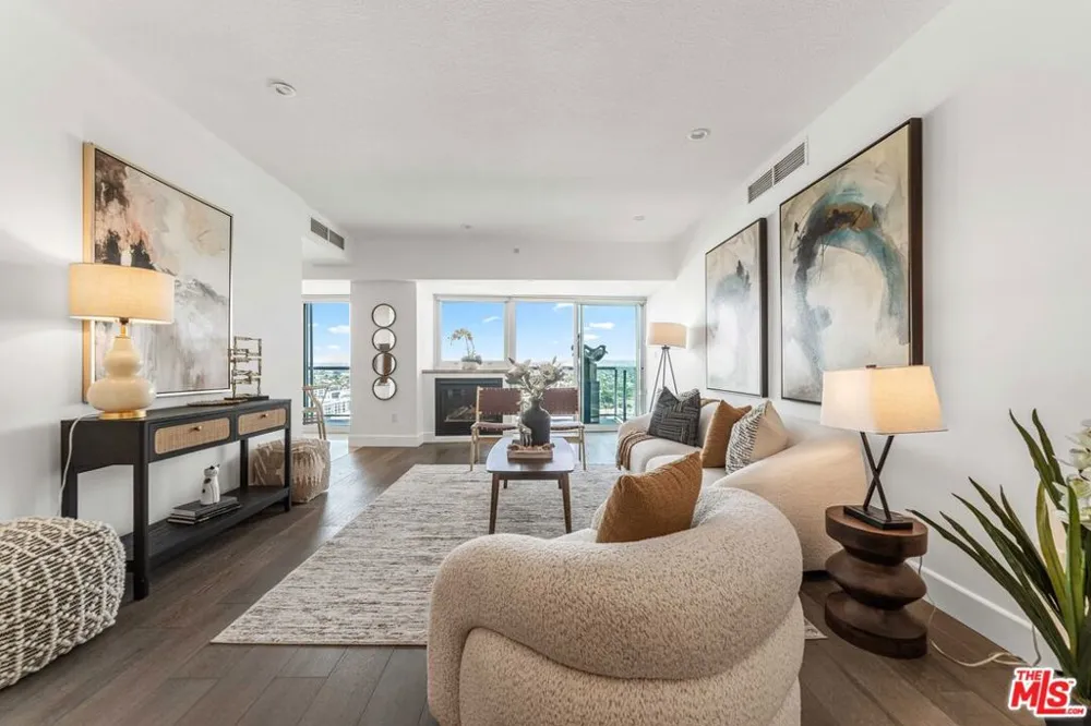 13600 Marina Pointe Drive #1904 Marina del Rey, CA 90292
