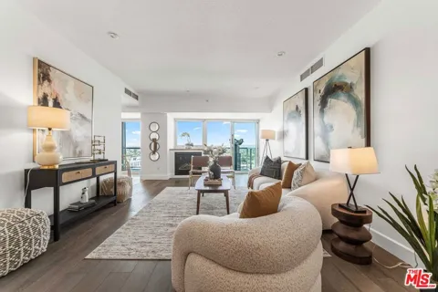 13600 Marina Pointe Drive #1904