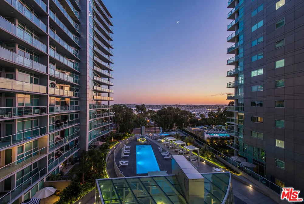 13600 Marina Pointe Drive #1904 Marina del Rey, CA 90292