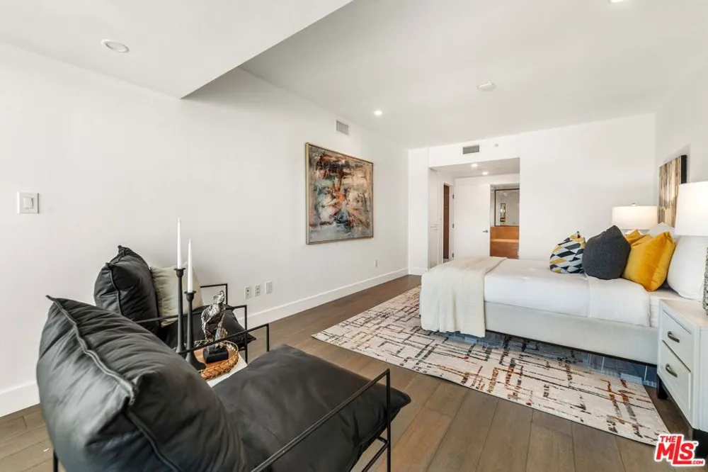 13600 Marina Pointe Drive #1904 Marina del Rey, CA 90292