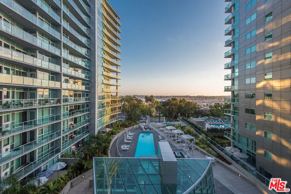 13600 Marina Pointe Drive #1904 Marina del Rey, CA 90292