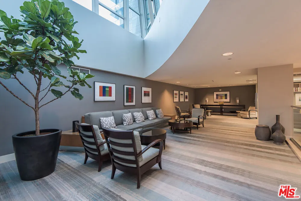 13600 Marina Pointe Drive #1904 Marina del Rey, CA 90292